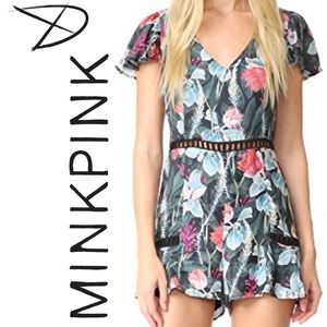 ✨Host Pick✨ MinkPink floral romper!!